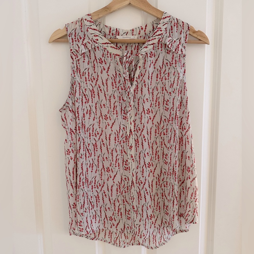 Timeless and dainty floral blouse